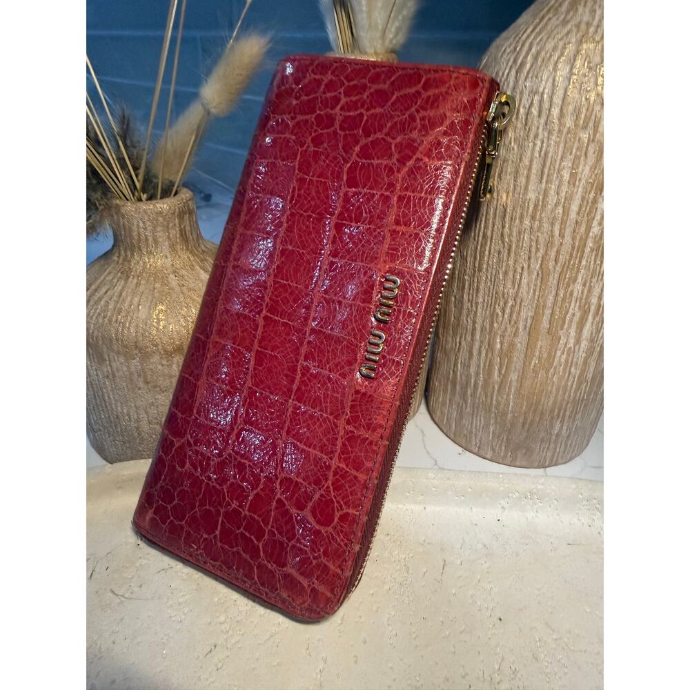 Miu Miu St. Cocco Lux Crocodile-Embossed Zip-Around - Picture 4 of 8